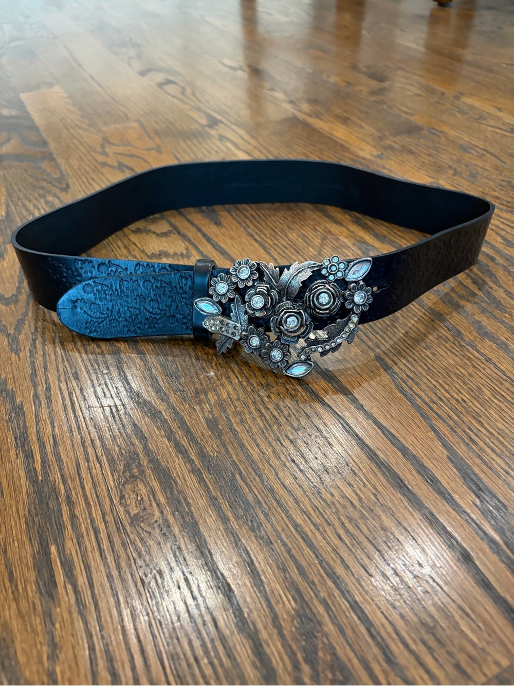 COMPAGNIA ITALIANA Black Leather Silver Floral Heart Rhinestone Buckle Belt 85cm